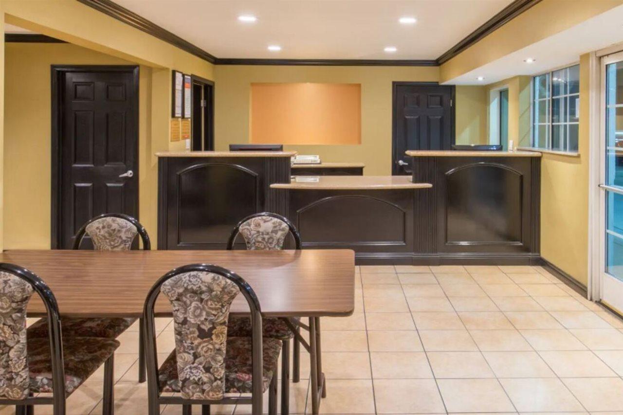 Ramada By Wyndham Hotel Ontario