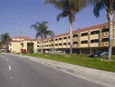 Ramada By Wyndham Hotel 2*