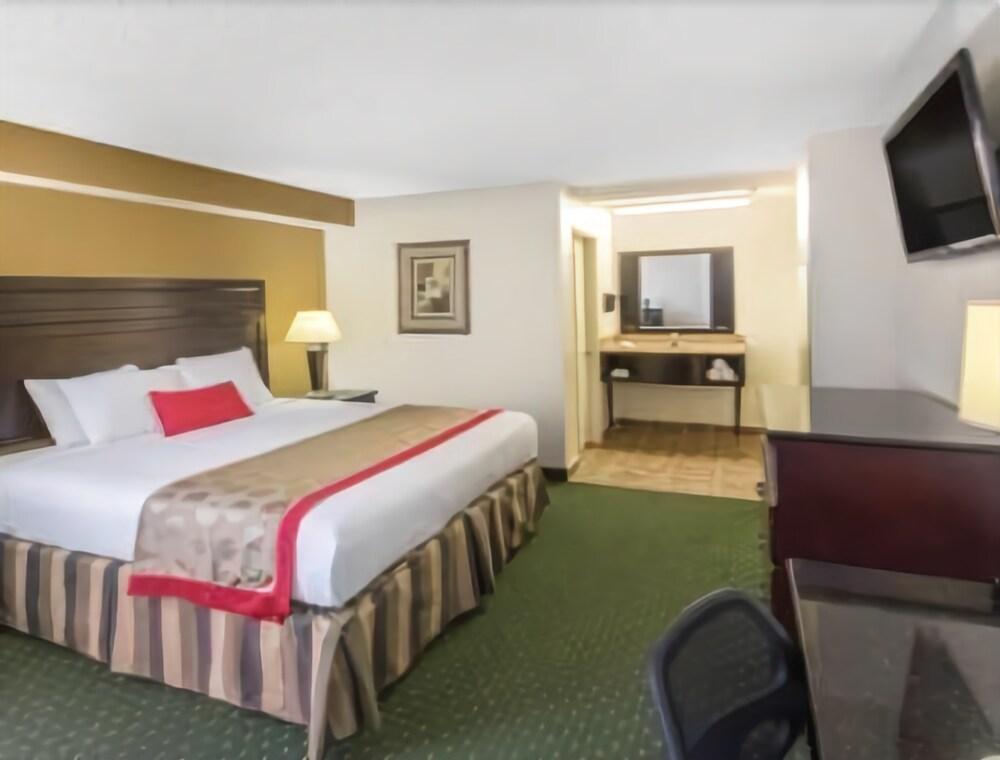 Ramada By Wyndham 2* Ontario