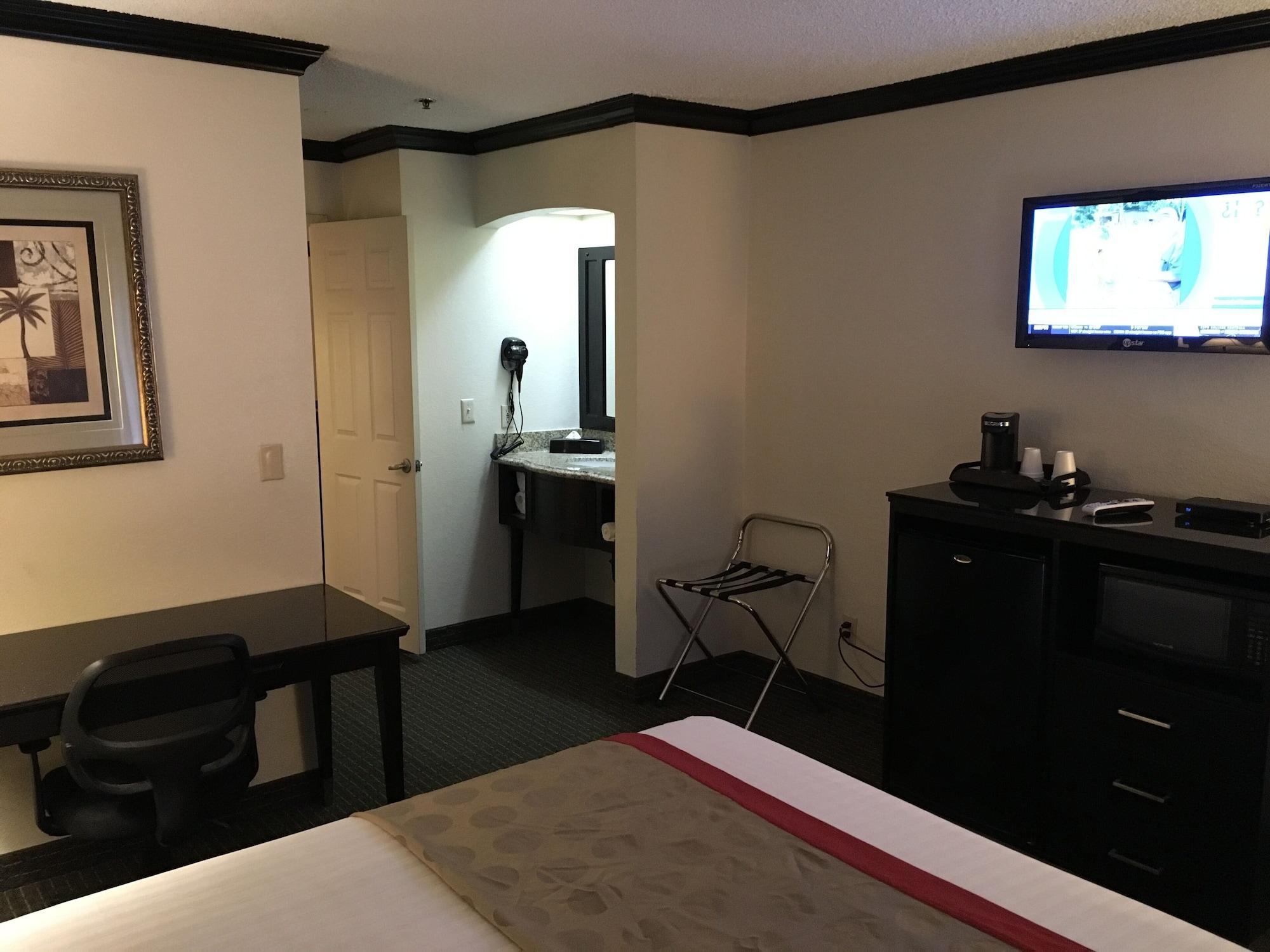 Hotel Ramada By Wyndham 2*