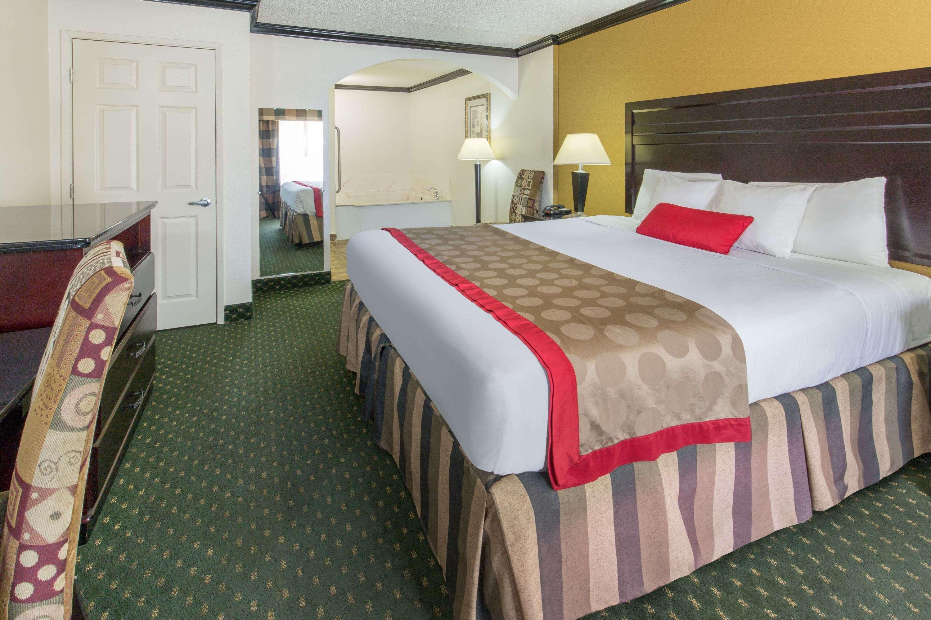 Ramada By Wyndham Hotel 2*