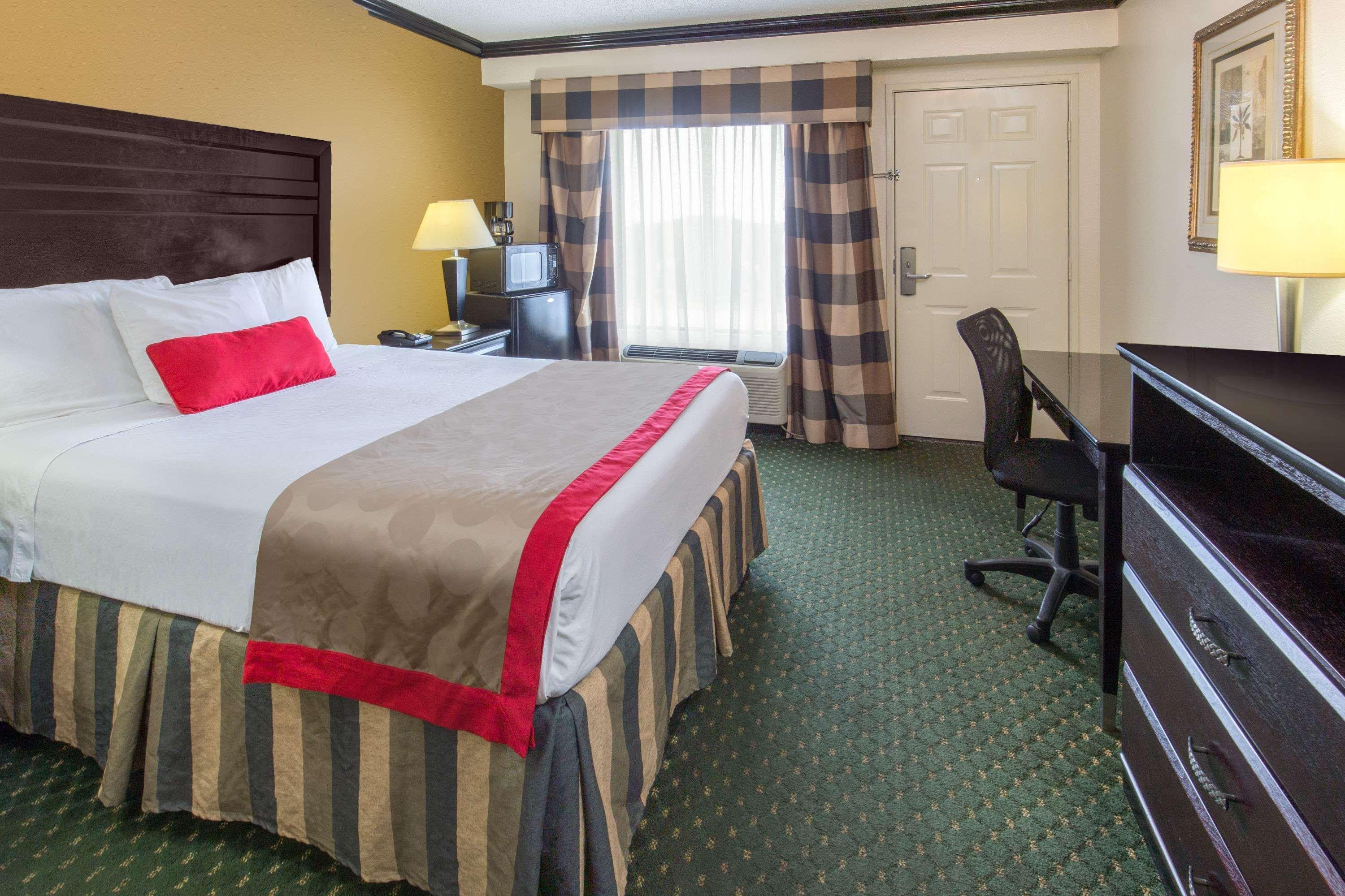Ramada By Wyndham Hotel 2*