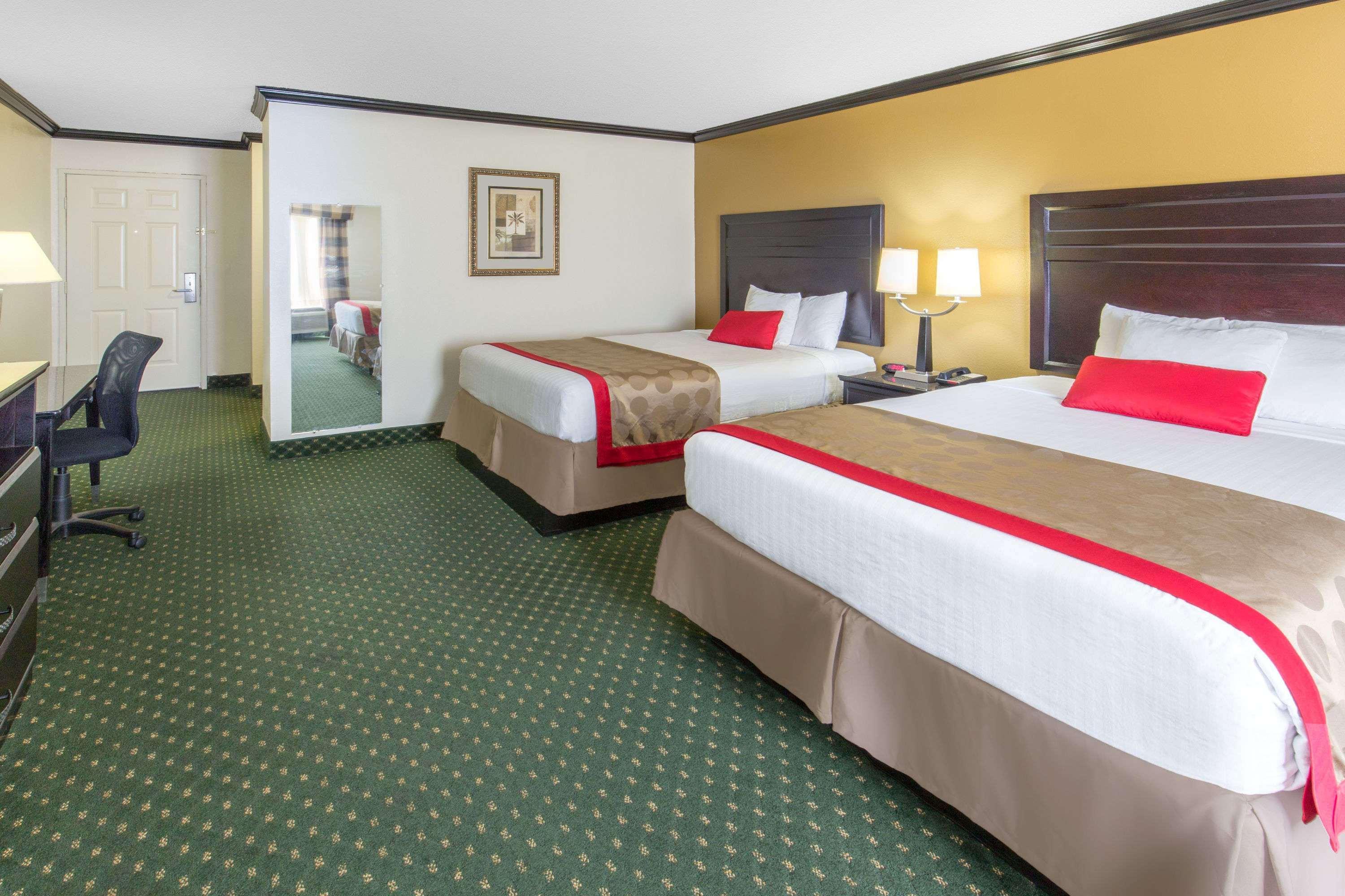 Ramada By Wyndham Hotel 2*