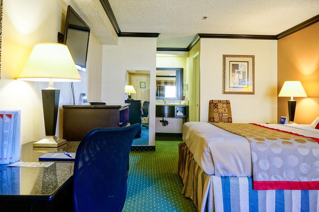 Ramada By Wyndham 2* Ontario