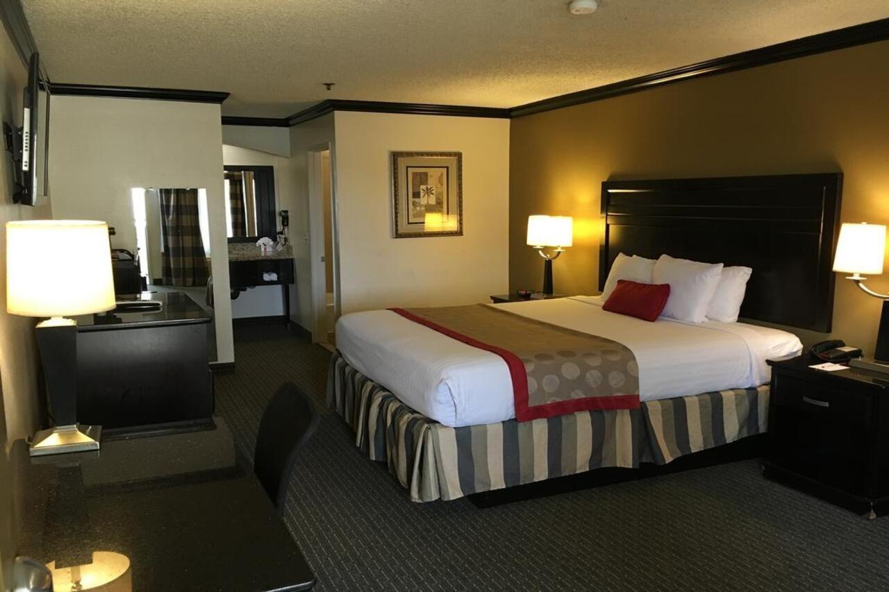 Hotel Ramada By Wyndham 2*