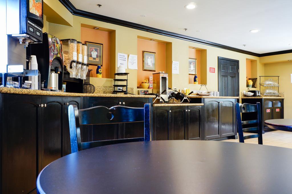 Ramada By Wyndham 2*