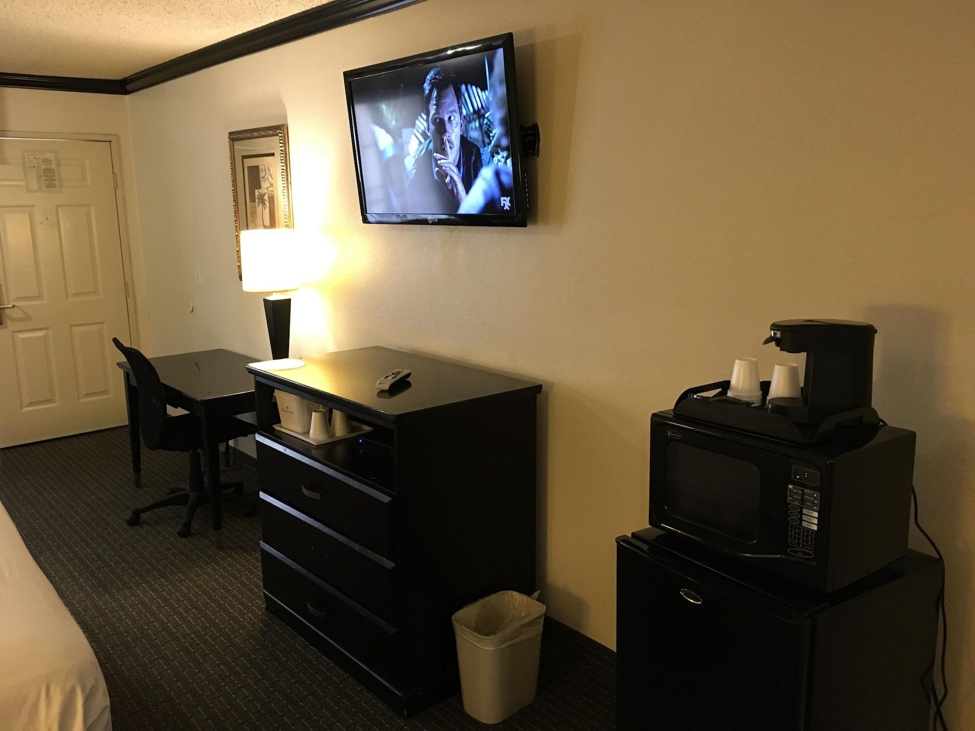 Ramada By Wyndham Hotel Ontario