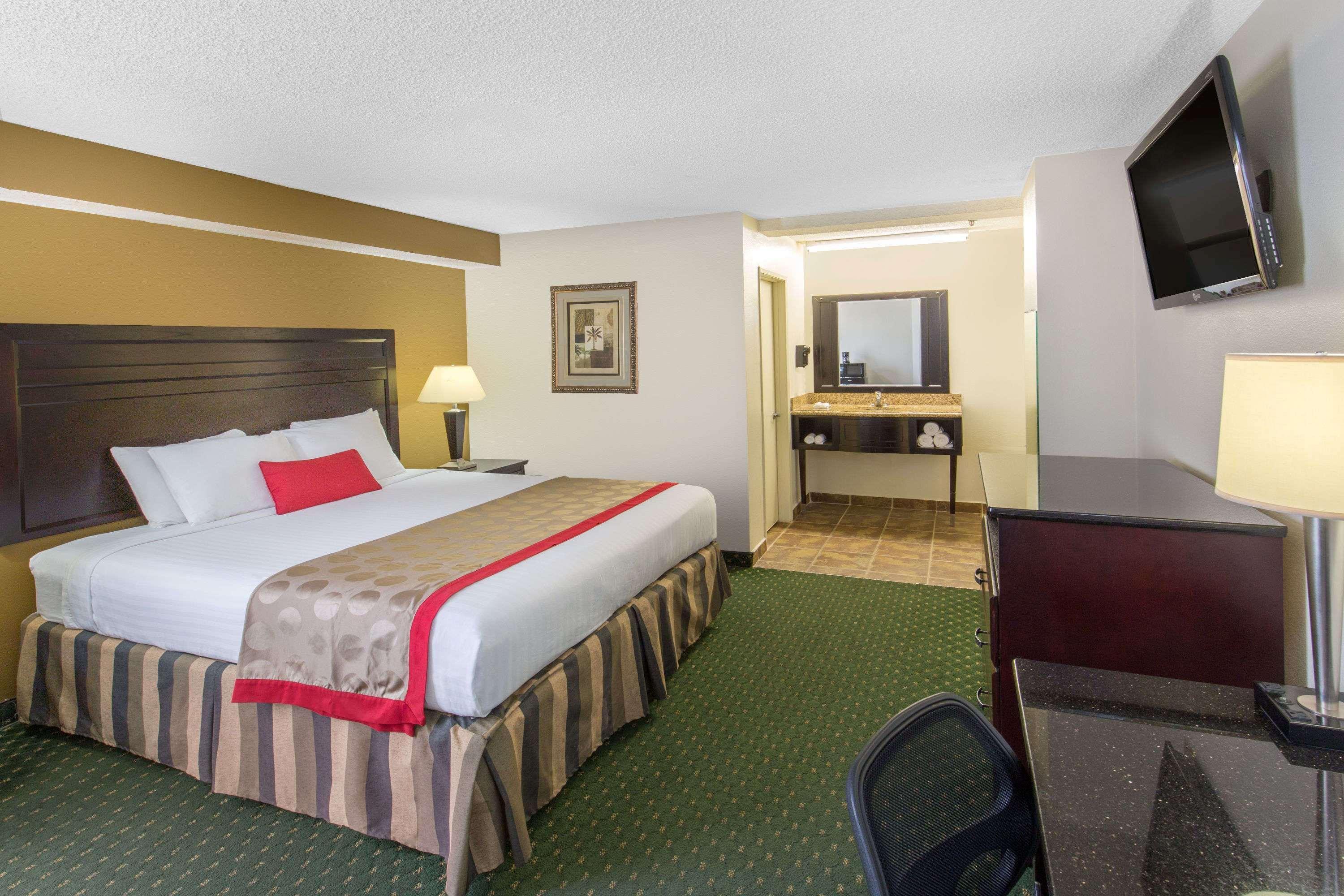 Ramada By Wyndham Hotel 2*
