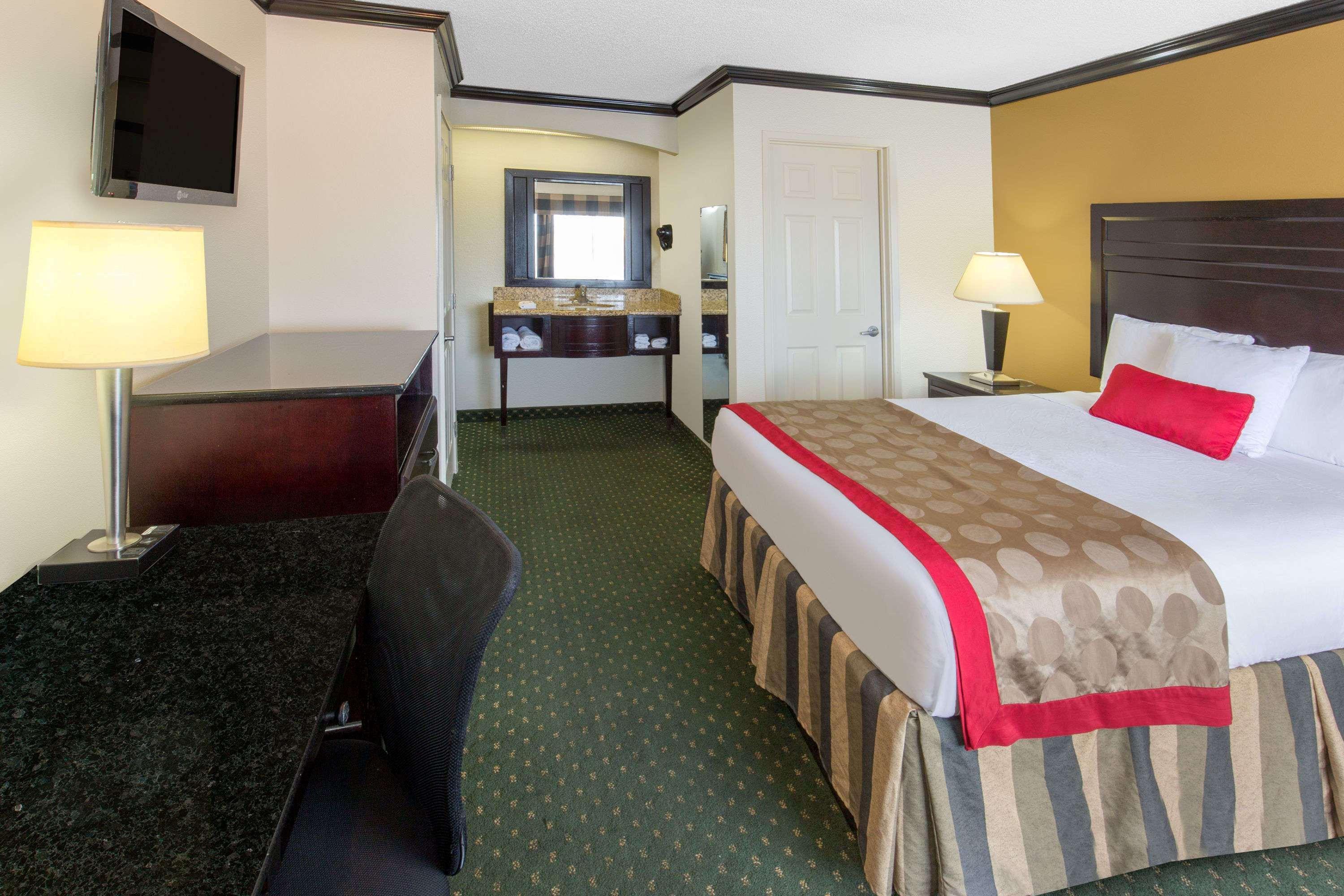 Ramada By Wyndham 2* Ontario