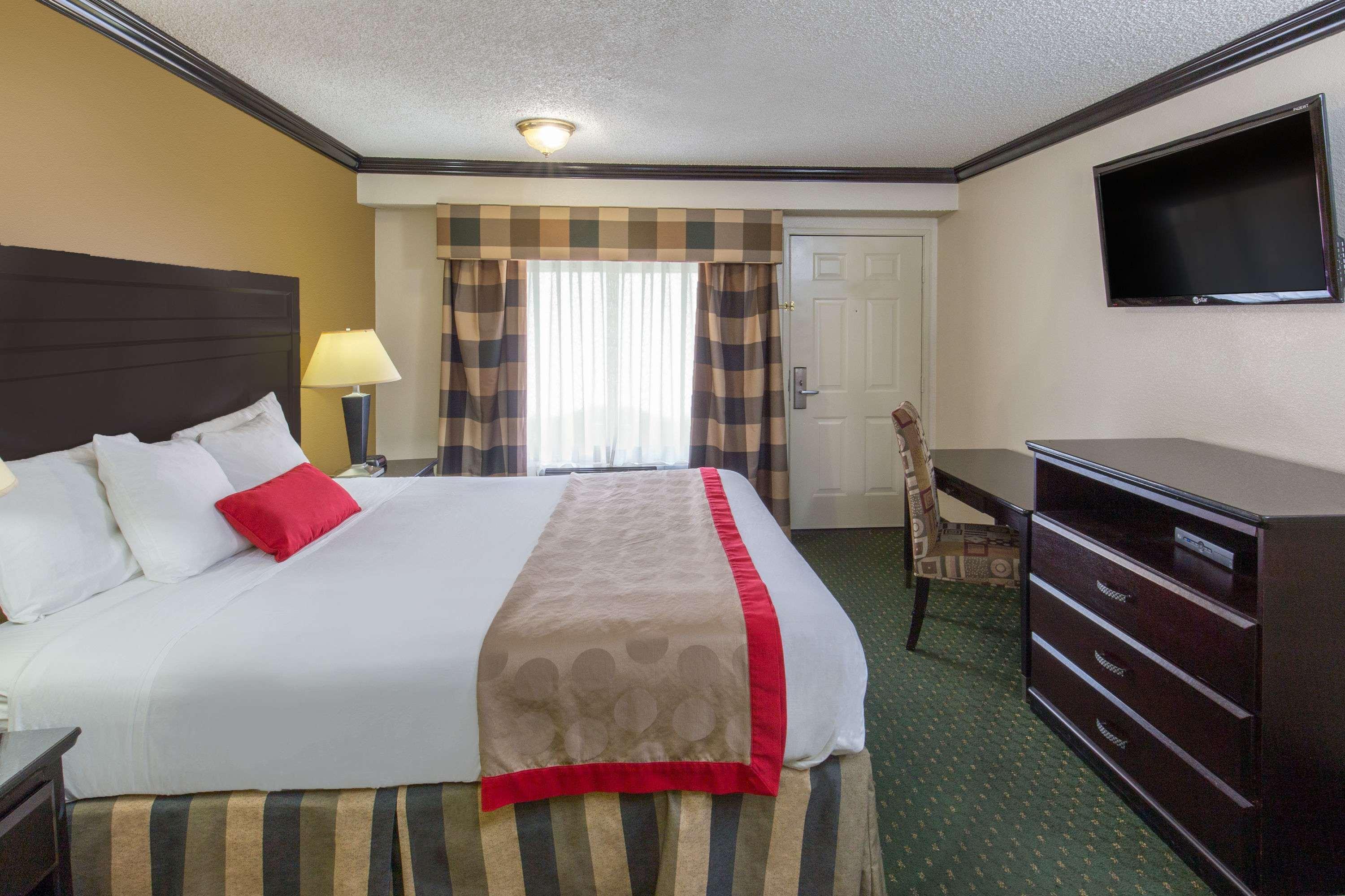 Ramada By Wyndham 2*