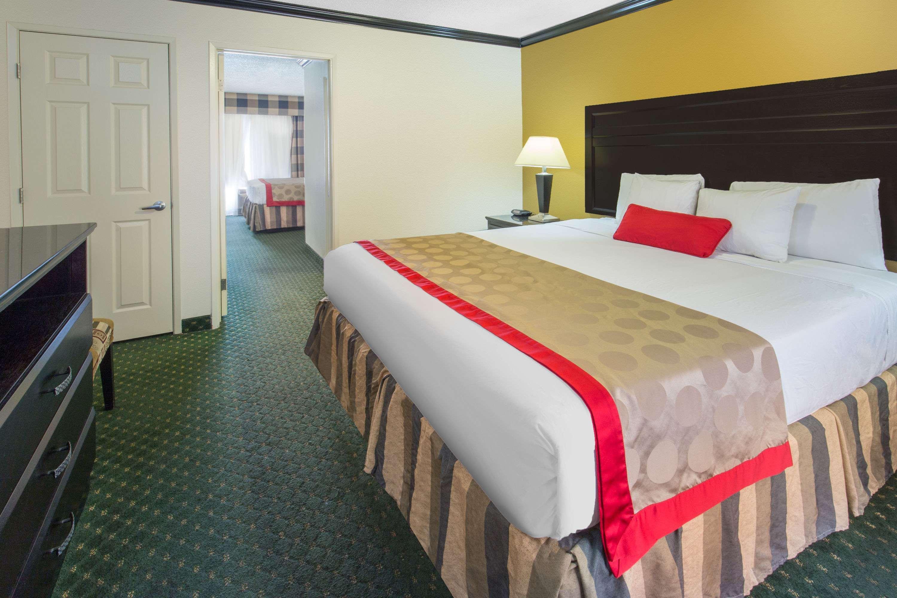 Ramada By Wyndham Hotel 2*