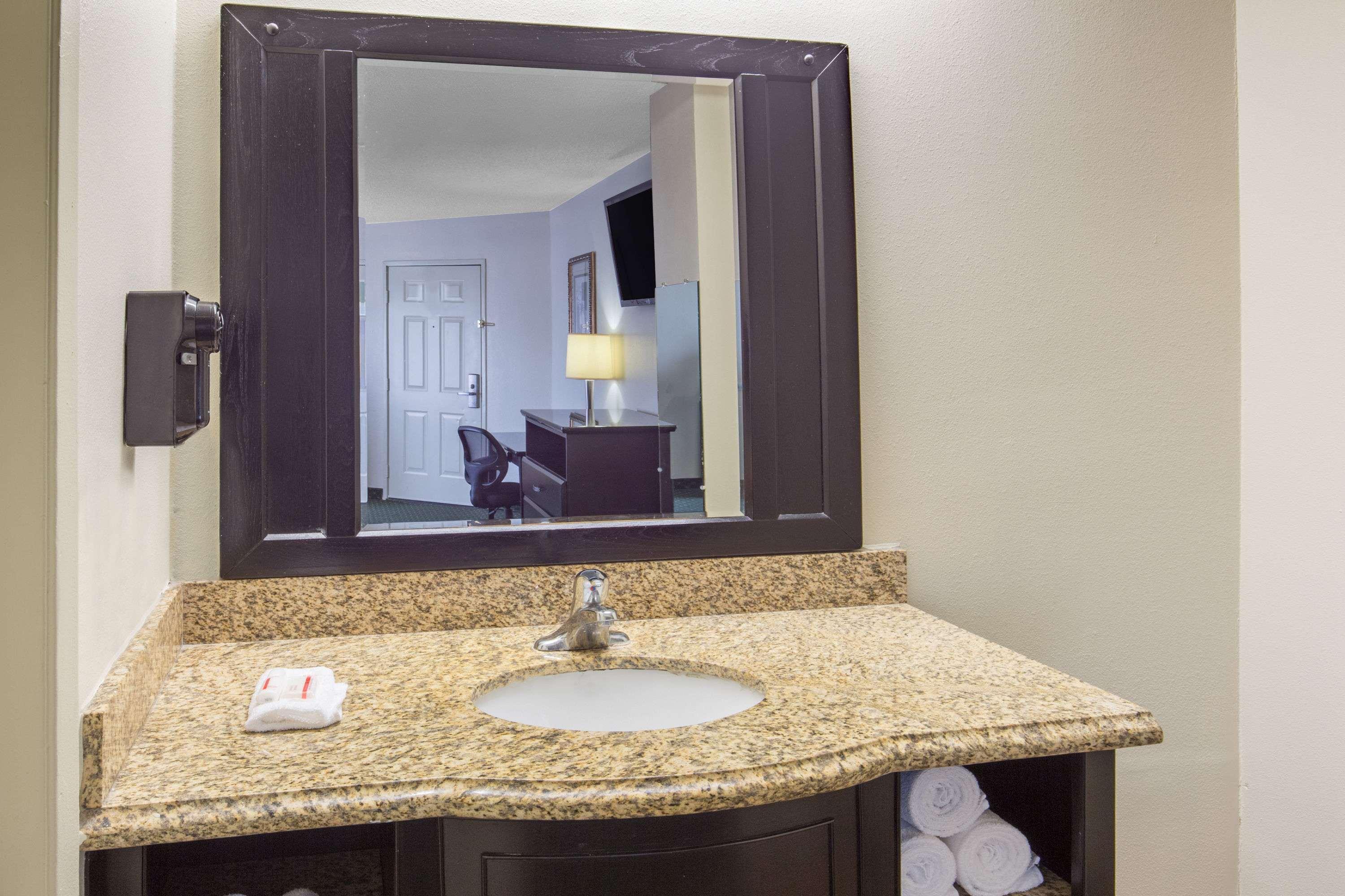 Hotel Ramada By Wyndham Ontario