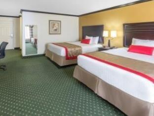 Hotel Ramada By Wyndham 2*